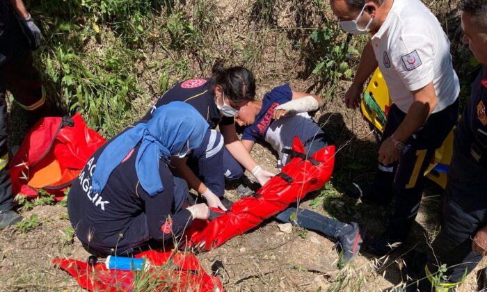 Bisikletiyle susuz kanala düşen çocuk yaralandı