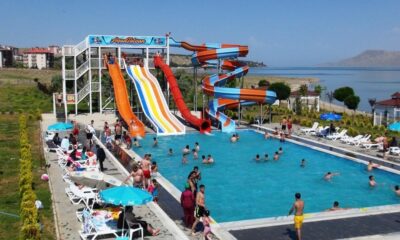 Bitlis’in ilk aquaparkı Tatvan’da açıldı