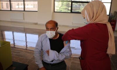 Bitlis’te belediye personeline korona virüs aşısı