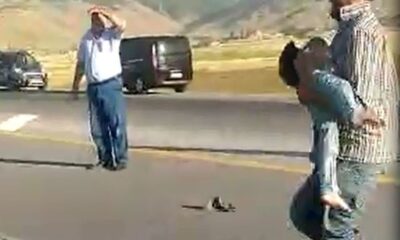 Bitlis’te otomobil ile tarım işçilerini taşıyan traktör çarpıştı: yaralılar var