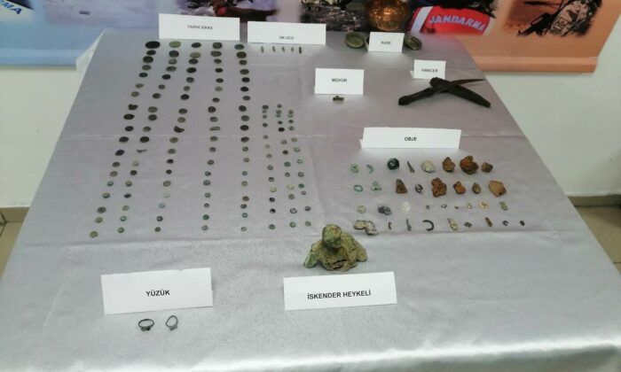 Bizans, Roma ve Ortaçağ dönemine ait tarihi eserler ele geçirildi