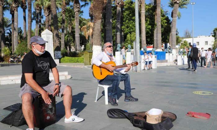 Bodrum Belediyesi sanatçılara destek olmaya devam ediyor
