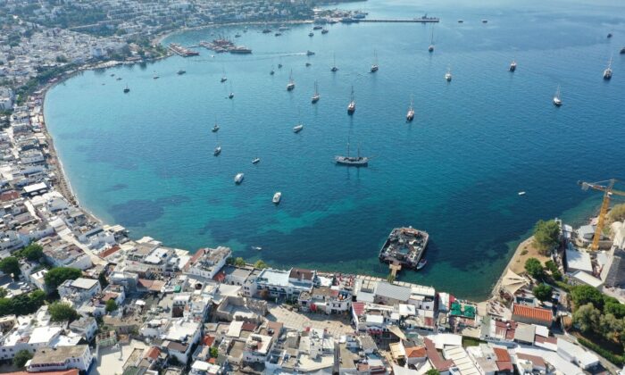 Bodrum’un masmavi suları göz kamaştırıyor