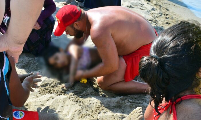 Boğulma tehlikesi geçiren küçük kızın imdadına cankurtaranlar yetişti