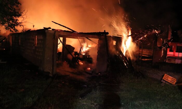 Bolu’da çıkan yangında ahır, samanlık ve garajlar küle döndü