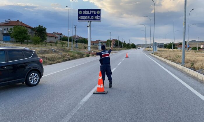 Bolvadin’de jandarma trafik denetimi yaptı