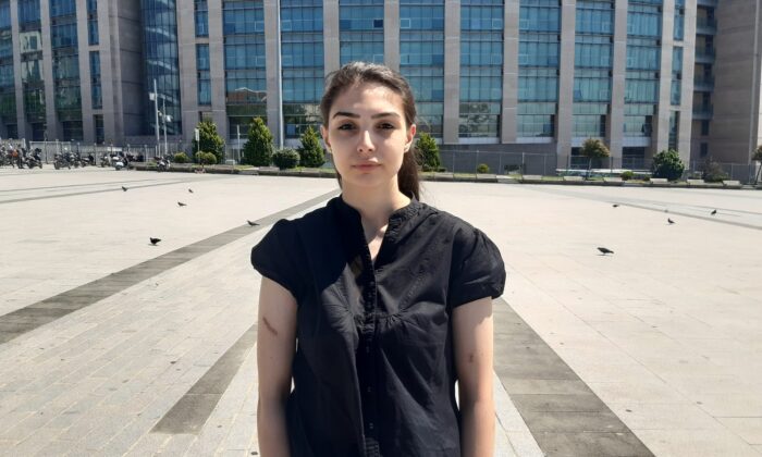 Boşanmak isteyen eşini defalarca bıçaklayan sanık hakim karşısında