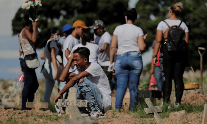 Brezilya’da Covid-19 ölümleri 500 bine yaklaştı