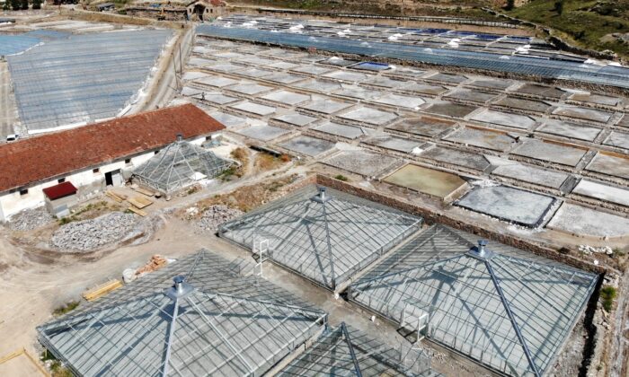 Bunaltıcı sıcaklar 3 bin yıllık “Kemah tuzu”na bereket getirdi