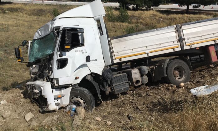 Burdur’da iki tır çarpıştı: 1 yaralı