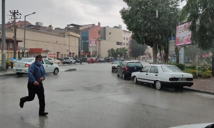 Burdur’da sağanak yağış hayatı olumsuz etkiledi