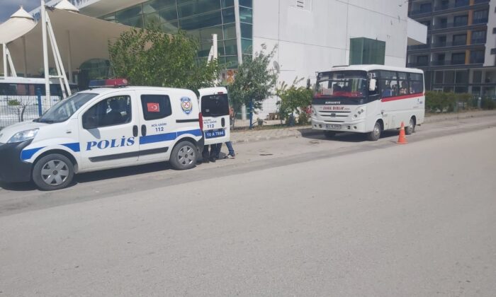 Burhaniye’de kurallara uymayan minibüsçülere ceza yazıldı