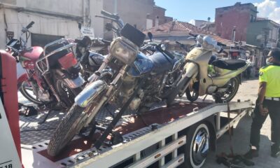 Burhaniye’de polis tescilsiz motosikletleri topladı