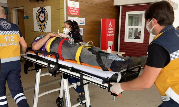 Bursa’da fabrikanın çatısından düşen işçi ağır yaralandı