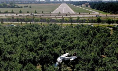 Bursa’da havaalanına inmeye ramak kala armut bahçesine inen uçak drone ile havadan görüntülendi