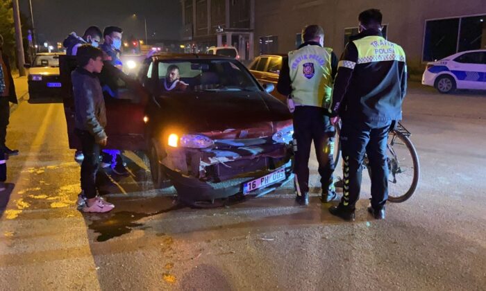 Bursa’da iki otomobil çarpıştı: 3 yaralı