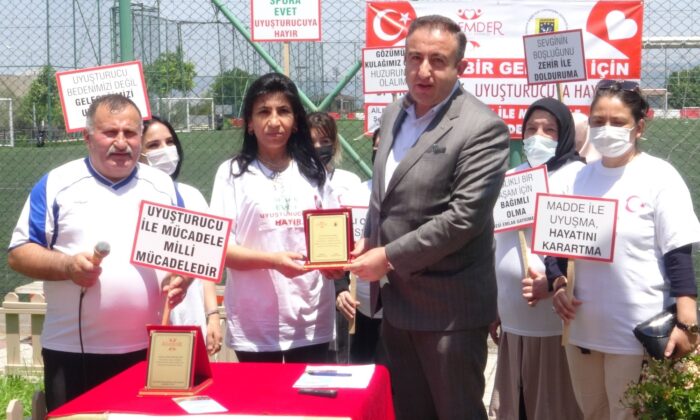 Bursa’da kadınlar madde bağımlılığına dikkat çekmek için sahaya çıktı