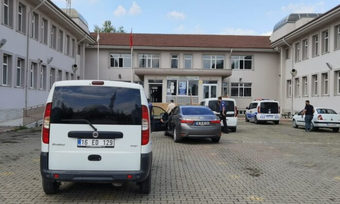 Bursa’da lisede kadın cinayeti…Eşini çalıştığı lisenin içinde bıçaklayarak öldürdü
