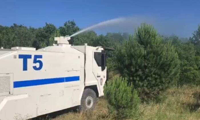 Bursa’da orman yangınına TOMA’lı müdahale