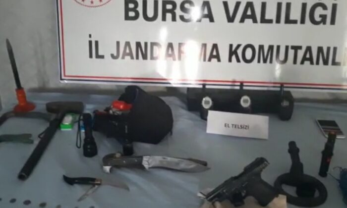 Bursa’da piyasa değeri 50 bin dolar olan tarihi eserleri satamadan yakalandı