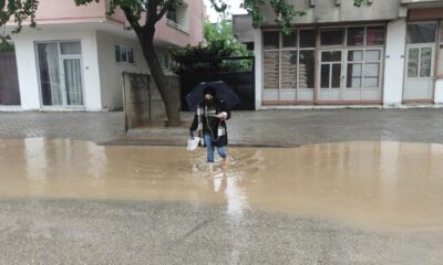 Bursa’da sağanak yağış hayatı felç etti