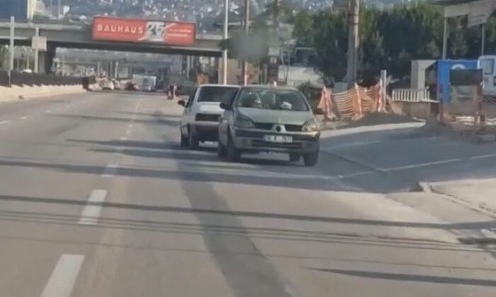 Bursa’da şaşkına çeviren görüntü…Arızalı otomobili kara yolunda ters çekti
