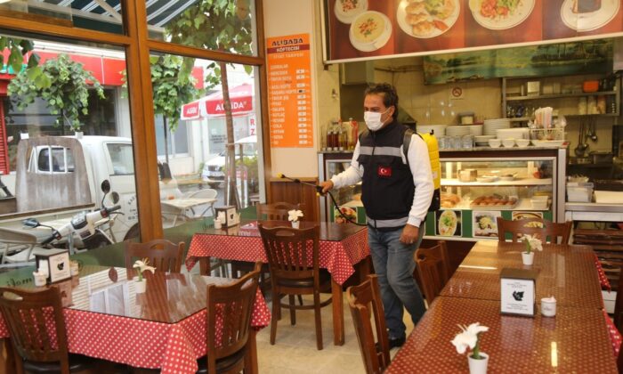 Büyükçekmece’de yeniden açılan işletmelerde hijyen ve dezenfekte seferberliği