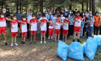 Büyükler kirletti, çocuklar temizledi
