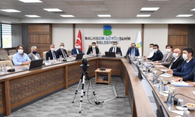 Büyükşehir Belediyeden Karesi ve Altıeylül’e sıcak asfalt