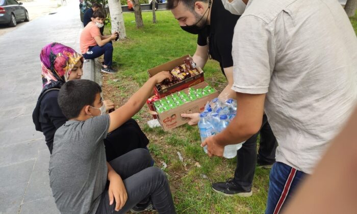 Büyükşehir Belediyesi Gençlik Meclisi sınav heyecanına ortak oldu