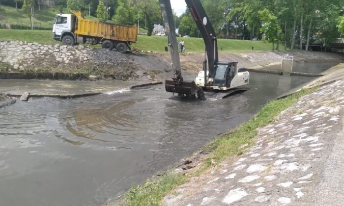 Büyükşehir Dünya Çevre Günü’nde Çark Deresi’ni temizledi