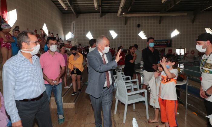 Büyükşehir yüzme yarışlarına ev sahipliği yaptı