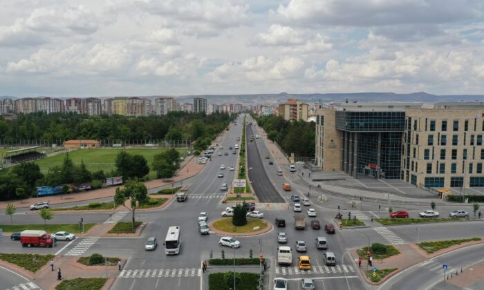 Büyükşehirden Erkilet Bulvarı’na 7,5 milyonluk asfalt yatırımı