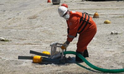 Caddebostan Sahili’nde deniz salyası temizliği başladı