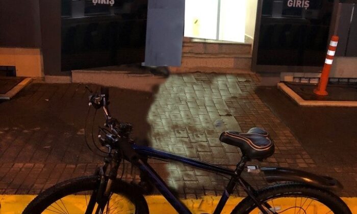 Çaldığı bisikleti internetten satmak isteyince yakalandı