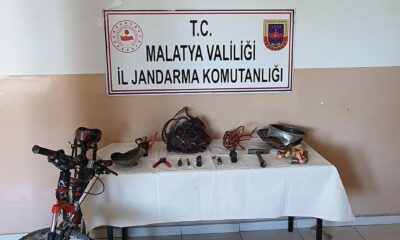 Çaldığı eşyaları bisikletle götürürken yakalandı