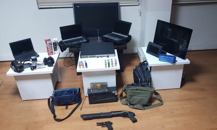 Çaldığı eşyalarla yakalanan zanlı tutuklandı