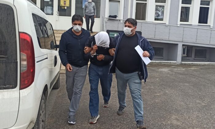 Çaldığı malları taksiye yüklerken yakalandı