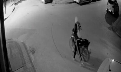 Çaldıkları motosikleti düz kontakla çalıştıramayınca kaçtılar