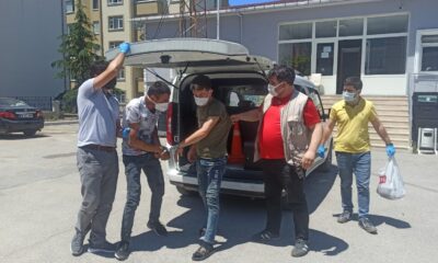 Çaldıkları telefonları satamadan yakalandılar