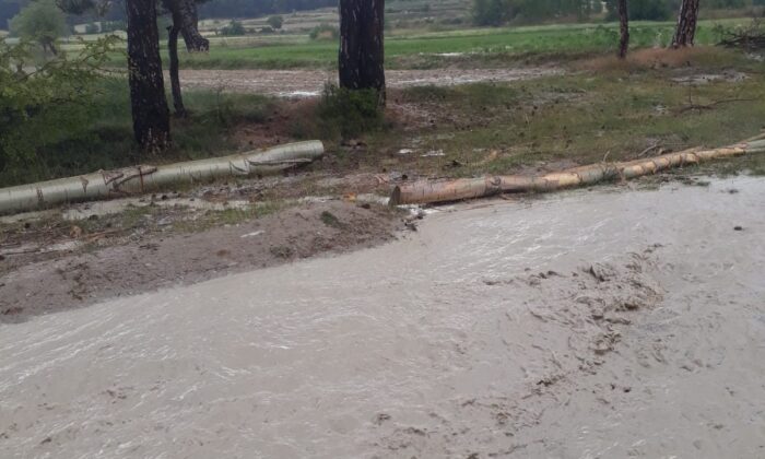 Çameli’de sağanak yağış sele dönüştü