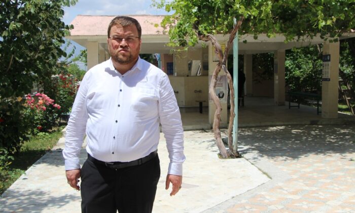 Cami imamı, kendisinden yardım isteyen şahsın bıçaklı saldırısına uğradı