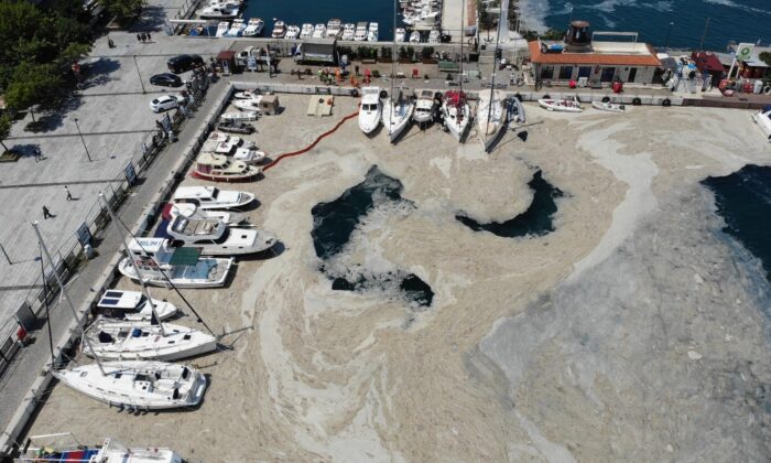 Çanakkale Boğazı’nda müsilaj temizliği seferberliği
