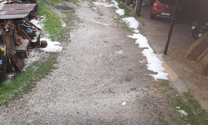 Çanakkale Yenice’de dolu tarım ürünlerine zarar verdi