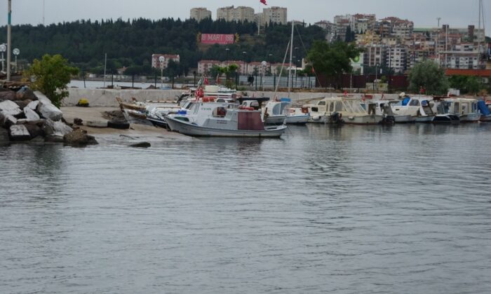 Çanakkale’de 2 gündür etkili olan yağmur, müsilajı kısmen temizledi