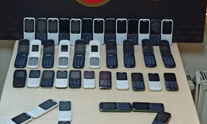 Çanakkale’de gümrük kaçağı cep telefonu operasyonu
