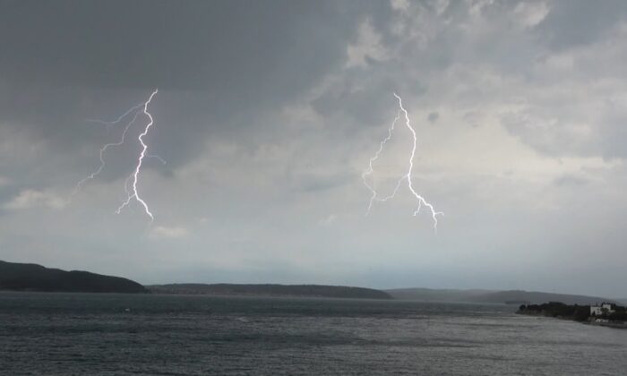 Çanakkale’de yaz ortasında fırtına