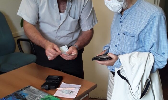 Çankırı’da sokakta bulunan cüzdanlar sahiplerine teslim edildi