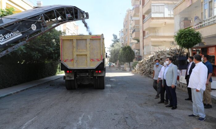 Canpolat, Ulubatlı’daki asfalt çalışmalarını inceledi