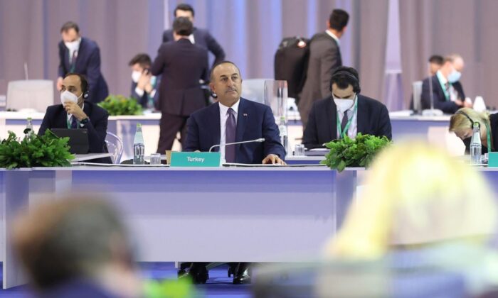 Çavuşoğlu, Suriye konulu kısıtlı katılımlı Bakanlar Toplantısı’na da katıldı